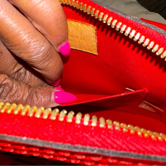 Louis Vuitton Vernis Alma BB Red - Picture 4 of 11